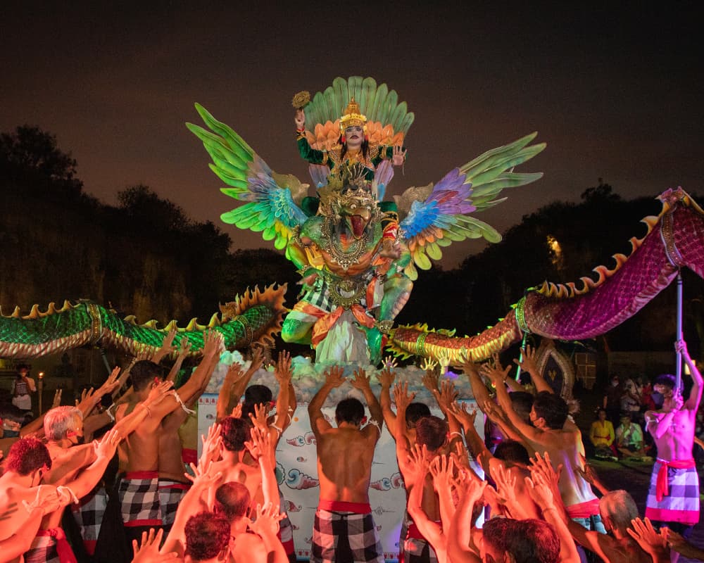 Tari Kecak Garuda Wisnu Kencana: Satu-satunya Kolaborasi Kecak dan Ogoh-ogoh